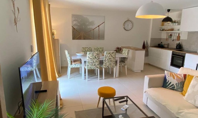 La Seyne-sur-Mer Apartment | Escapade méditerranéenne