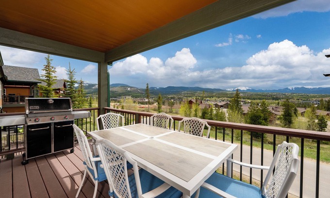 Rendezvous House | Escape in Style: Welcome to our Rendezvous Retreat