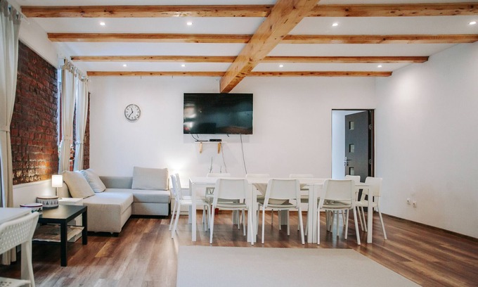 Tirgu Mures Apartment | Escape the ordinary and experience the charm of Targu Mures at Kali Host
