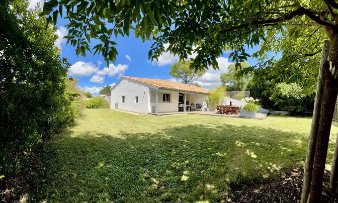 Saujon Apartment | Escape to a Villa in Saujon – 170 m², Garden, Close to Beaches & Vineyards, Ideal for 9 People