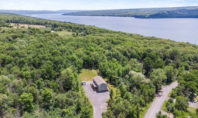 Lansing House | Escape to NY Wine Country !