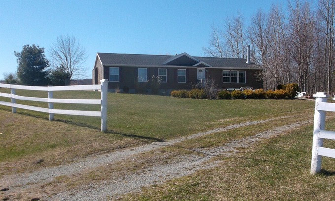 Hammondsport House | Escape to rolling hills scattered with vineyards.