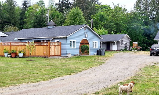 Port Angeles House | Escape to the Creekside Hideaway