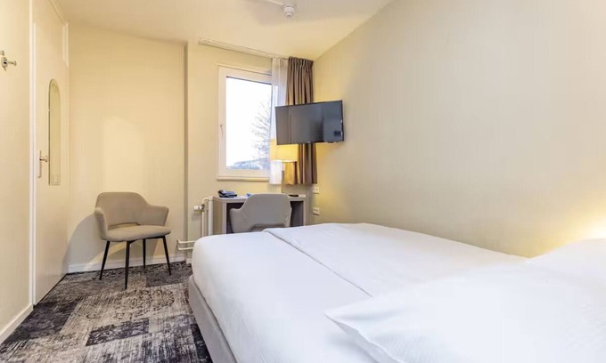 Valkenburg aan de Geul Hotel | Escape to the Rolling Hills with Terrace Dining, Bike Rides, and Peaceful Stays