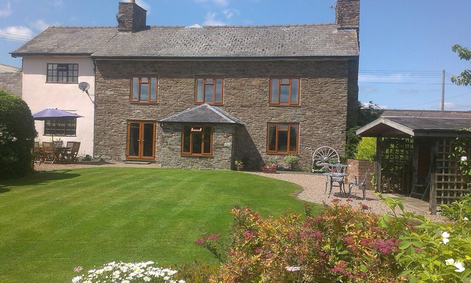 Newcastle-on-Clun House | Escape to this beautiful country retreat, rural location & excellent facilities