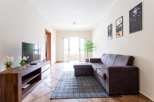 Regiao Urbana Homogenea X Apartment | Espaçoso com 2 Quartos, bem tranquilo c/varanda!