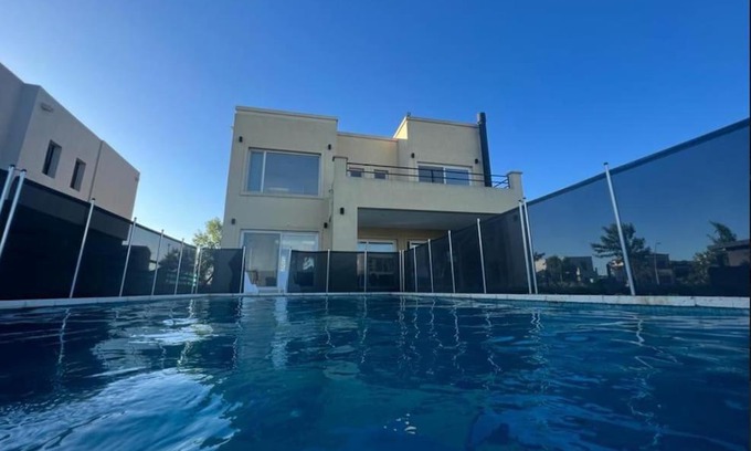 Belen de Escobar Villa | Espectacular Casa en Puertos del Lago Escobar