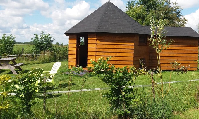 Avesnes-en-Val Cabin | Estate with wooden cabins, close to the sea, mini-farm, games