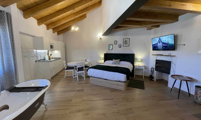 Montejo de la Sierra Apartment | Estudio de Vistas Privilegiadas a la Reserva de la Biosfera y Exquisita Decoración Ecléctica
