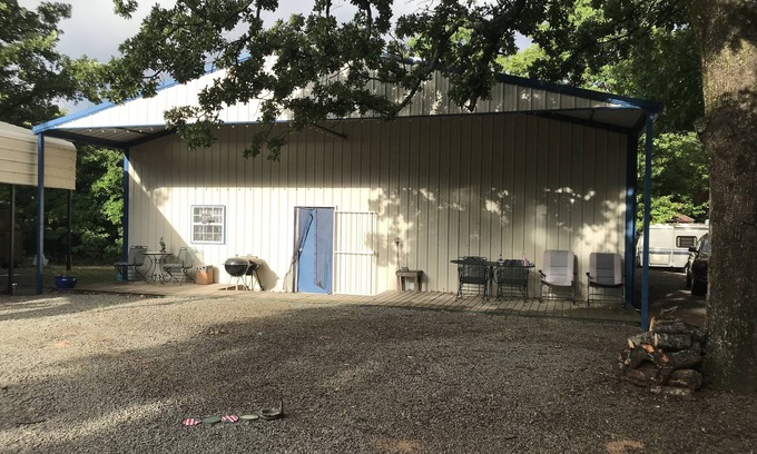 Hoyt House | Eufaula Lake House in Quiet Neighborhood w/Private Beach
