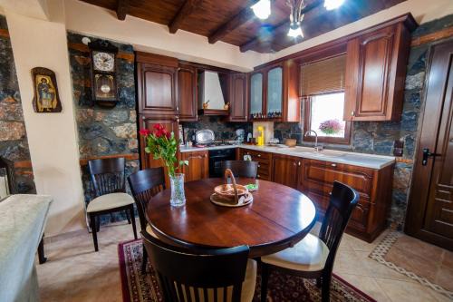 Aghios Athanasios Apartment | Eva Guesthouse