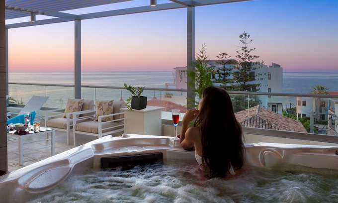 Halepa House | Evelyn's House: outdoor heated Jacuzzi, Views, cozy Fireplace & 500Mbps WiFi