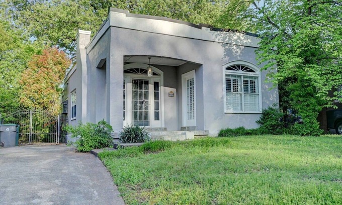 Evergreen House | Evergreen Charm in Midtown Memphis