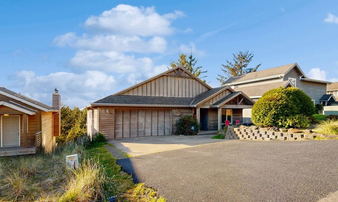 Pacific City House | Everything Remodeled-Water View-Private Hot Tub-WiFi-Game Room