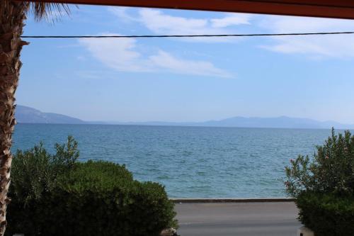 Oropos Apartment | Evoikos Bay Balcony