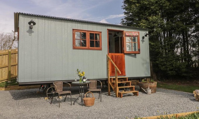 Cottingham House | Ewes Welcome
