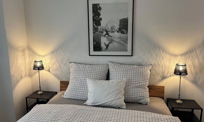 Riehl Apartment | Excellent connections to the trade fair, cathedral and old town by public transport, yet in a very quiet location