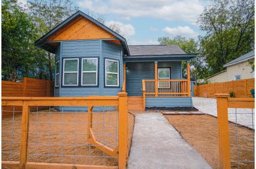 Historic Garderns House | Exceptional 5BR So Close to Riverwalk and Downtown