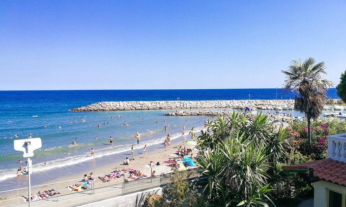 Civezza Apartment | Exceptional holiday apartment, WiFi, restaurant and store within walking distance