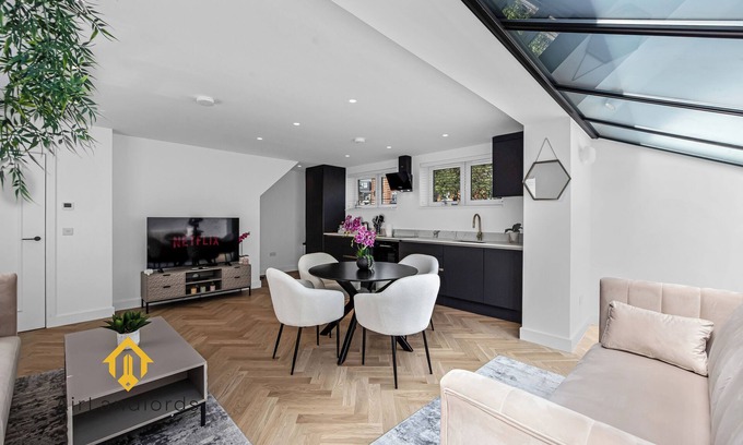 Chiswick Riverside Apartment | Exclusive 1 bedroom Flat near Chiswick Business Park!