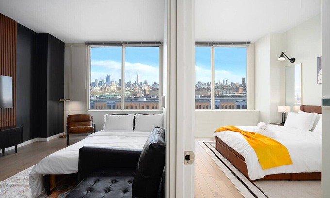 The Heights Apartment | Exclusive 1BR Apt with NYC View
