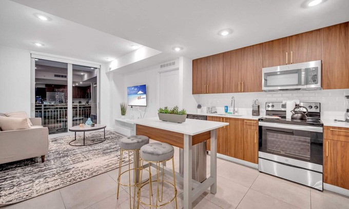 Overtown Apartment | Exclusive Condo in Downtown Miami W/Pool Views and Free Parking