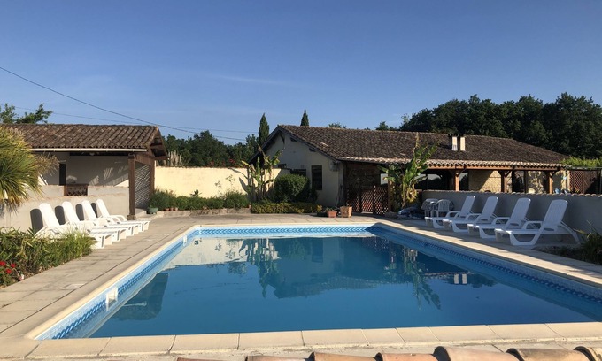 Montignac-de-Lauzun Villa | Exclusive Use Private Rural 4 bed Detached Farmhouse, 6 Hectares, Stunning Views