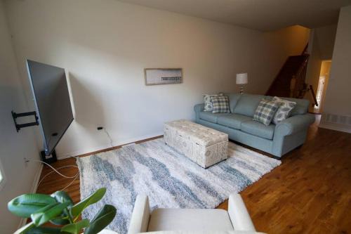 Stoney Creek Villa | Executive 3 Bedroom townhouse close to the Lake