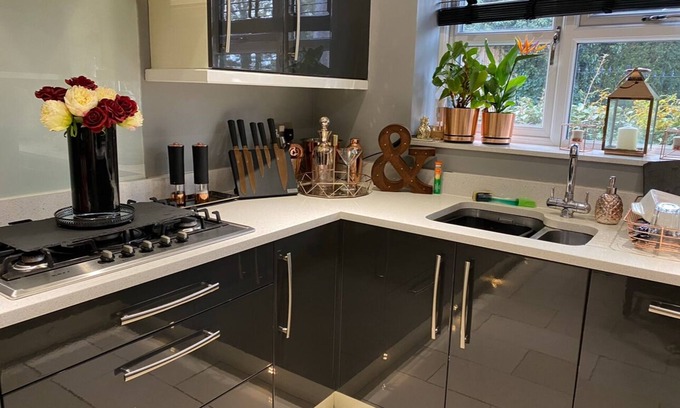 Wixford House | Executive 4 bed Townhouse with gym, hot tub Pet Friendly