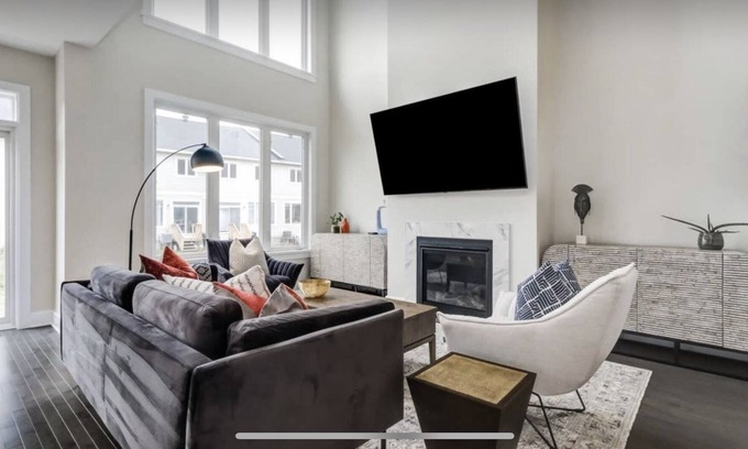 Carleton Place House | Executive 4 bedroom Corner Home in Carleton Place w/ Great Amenities