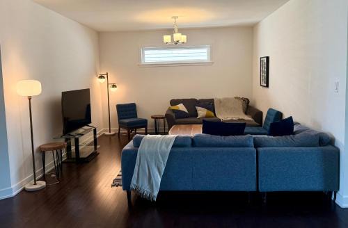 Leitrim House | Executive 4BDRM Home with Loft and Bsmnt
