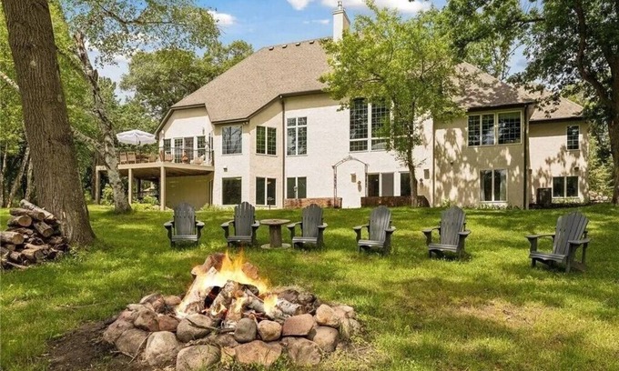 Stillwater House | Executive Home with spacious 5-bedroom in Stillwater with sauna, WiFi, & nature