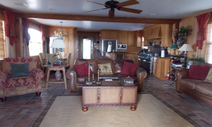 Lafitte Boat Rental | Executive Houseboat - Jean Lafitte Harbour