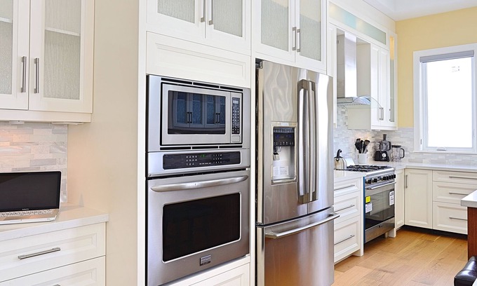 Bradford West Gwillimbury House | Executive Villa - Year Round Swim Spa & Game Room