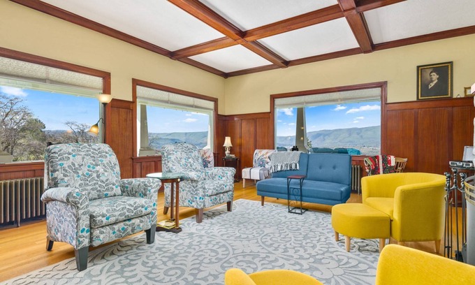 The Dalles House | Expansive Panoramic View of Columbia Gorge, Enormous Deck and Seating, BBQ, Billiards, Darts, Games