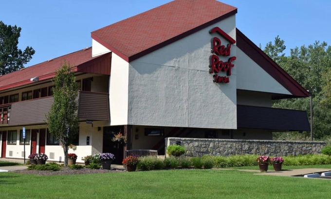 Bowmansville House | Experience a Weekend of Fun! Pet-friendly, FREE Parking, Near Glen Falls!