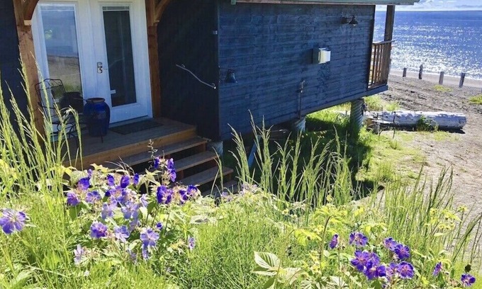 Kenai Cabin | Experience as if it’s yours, a Contemporary luxury Cabin on Alaska’s #1 Beach.