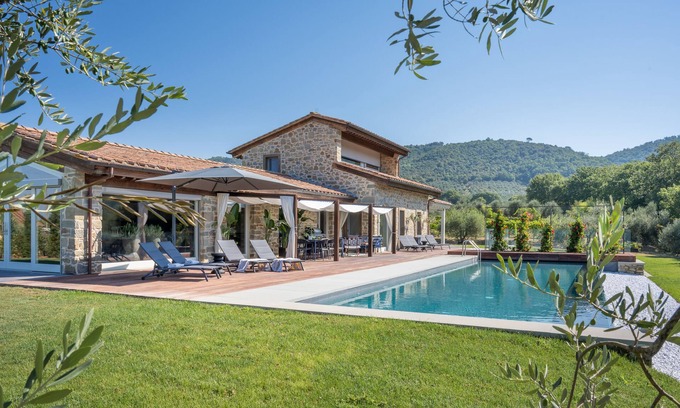 Ferretto Villa | Experience Cortona at modern and cozy Qi Villa & Spa