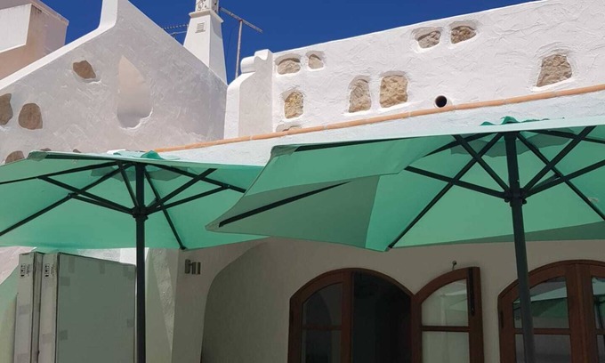 Fuseta House | Experience idyllic Algarve house, 400m to harbor & beach, fast WiFi, heatable