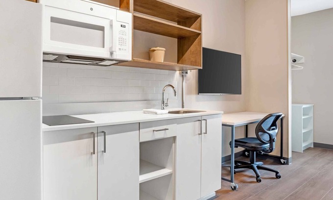 Trailer Estates Hotel | Experience Modern Comfort Near Sarasota's Attractions