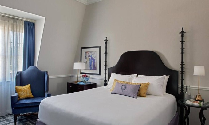 Historic Hill Apartment | Experience Soothing Moments & Luxury! Near The Elms Mansion! with Onsite Parking