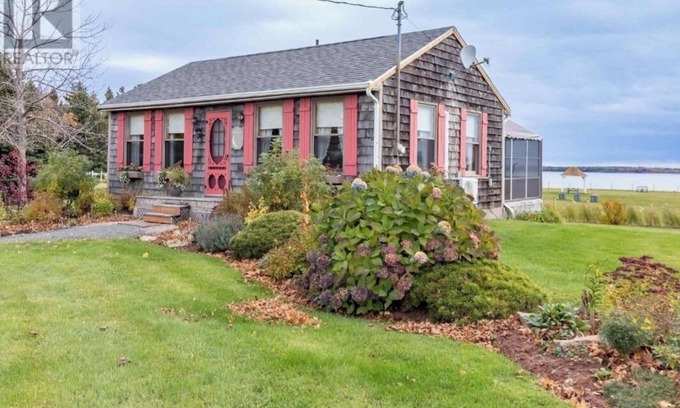 Lower Montague Cottage | Experience tranquility by the sea, Magnificent views, Romantic charm.