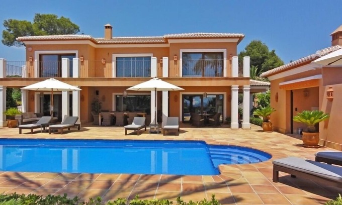 Moravit Villa | Experience Ultimate Luxury and Convenience at our 5-Star Villa with Private Pool
