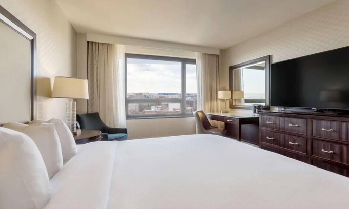 Dupont Circle Hotel | Explore DC from Your Doorstep! Outdoor Swimming Pool, Pets Allowed!