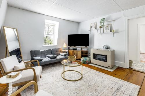 Worcester Apartment | Explore Dtwn, Parks and Colleges Cozy Worcester Apt