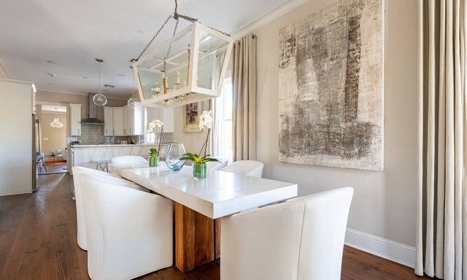Irish Channel House | Explore Magazine Street from a Chic, Tranquil Home