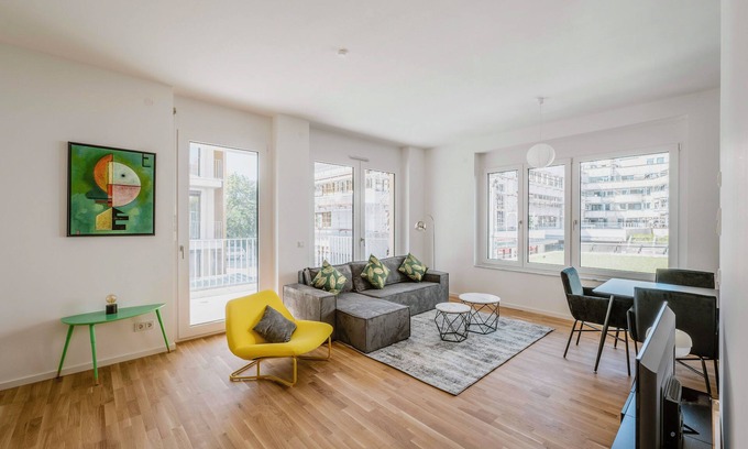 Boeblingen Apartment | EXQUIS Luxus 2BR Apartment ETRO I Balcony I Family-friendly I Mercedes I Office