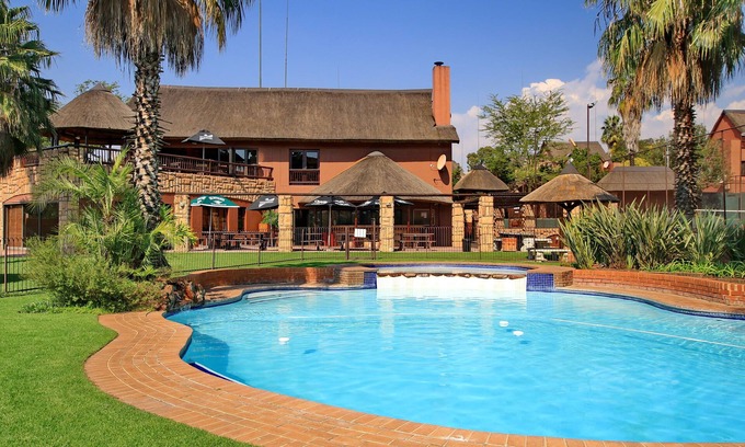 Greater Johannesburg Metropolitan Area Apartment | Exquisite 2 bedroom garden townhouse in the heart of Fourways,Sandton