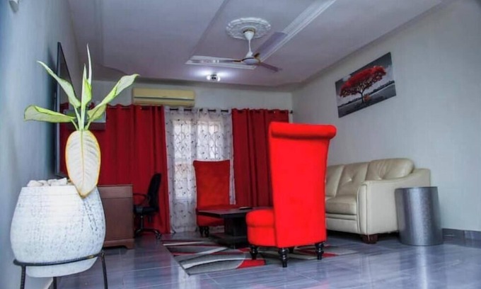 Kwabenyan Apartment | Exquisite 4-bedroom home with free car pickup