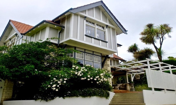 Oamaru House | Exquisite Luxury Property with Stunning Views